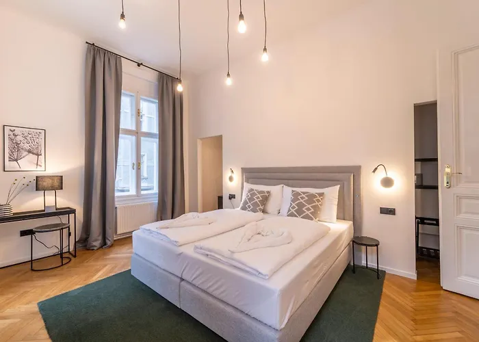 Josef's I Pink Flamingo I Deluxe Apartment *